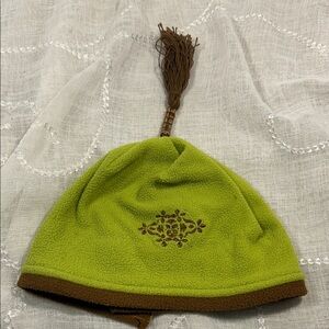 Obermeyer fleece Junior hat beanie with a ponytail opening